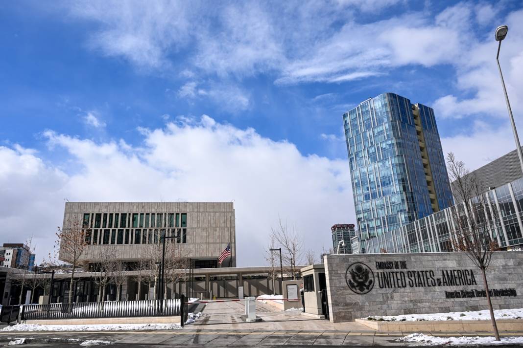 TBMM'deki bütün bayraklar yarıya indirilirken o bayrağa dokunulmadı! Bakın neden... 21